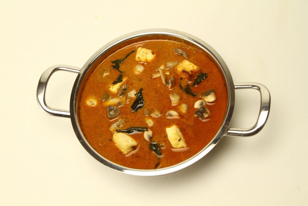 Fresh curry leaves kadi patta on plate showing high vitamin A and antioxidant content
